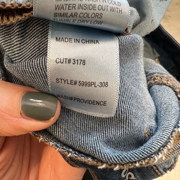 ARTICLES OF SOCIETY mid rise raw edge hem skinny cropped jeans size 26 - Picture 8 of 10